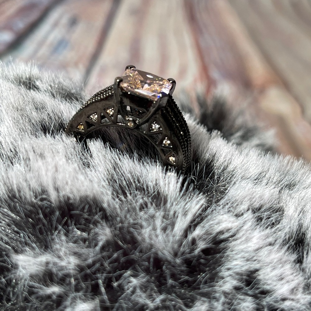 Wedding ring - Picture 5 of 5